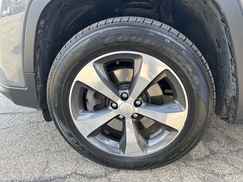 Used 2019 Jeep Cherokee Limited w/ Trailer Tow Group image 31