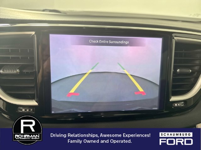 Used 2024 Chrysler Pacifica Touring-L FWD image 8