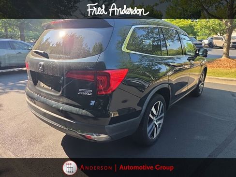 Used 2018 Honda Pilot Touring image 12