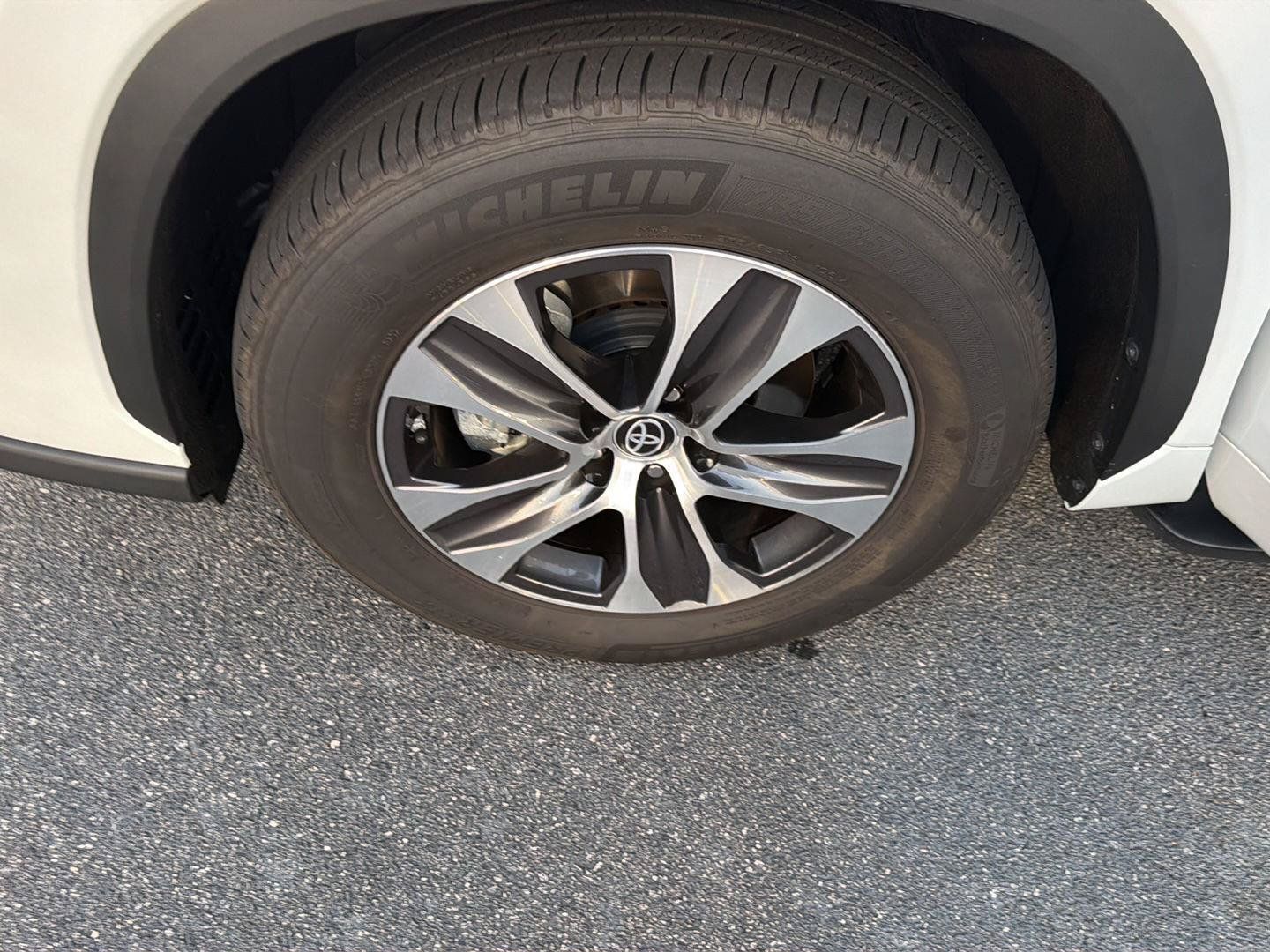 Certified 2023 Toyota Highlander XLE FWD image 39