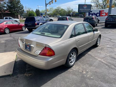 Used 2000 Toyota Avalon XLS FWD image 3