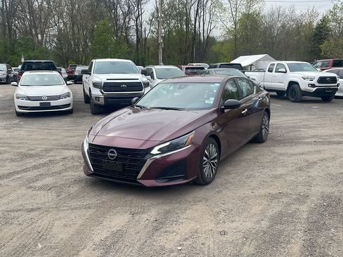 Used 2024 Nissan Altima 2.5 SV FWD image 1