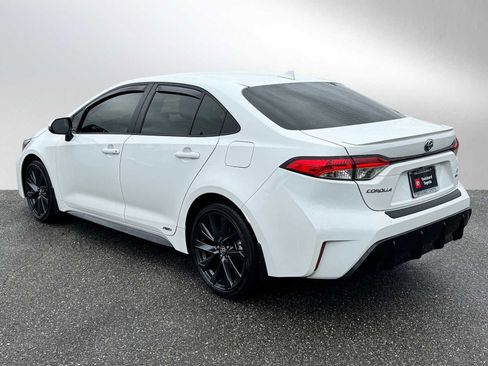 Used 2025 Toyota Corolla SE AWD/4WD image 5