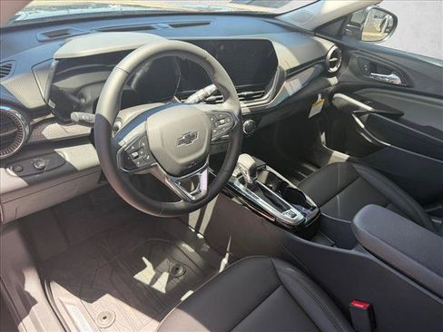 New 2026 Chevrolet Trax ACTIV w/ Sunroof Package FWD image 3