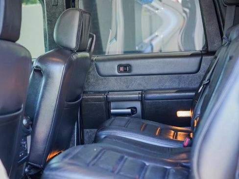 Used 2005 HUMMER H2 SUT w/ Preferred Equipment Group AWD/4WD image 14