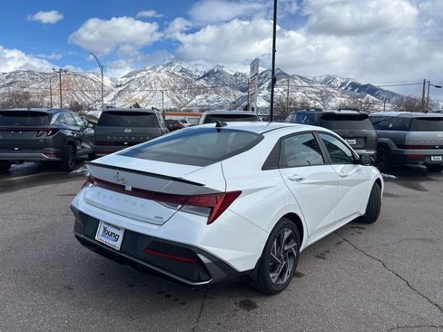 Used 2025 Hyundai Elantra SEL image 5