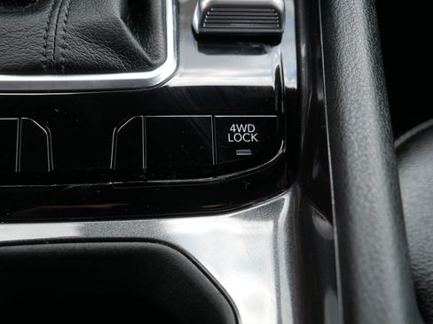 Used 2024 Jeep Compass Latitude w/ Convenience Group AWD/4WD image 31