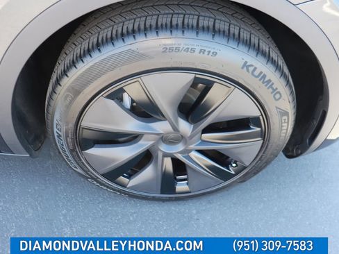 Used 2025 Tesla Model Y Long Range RWD image 23