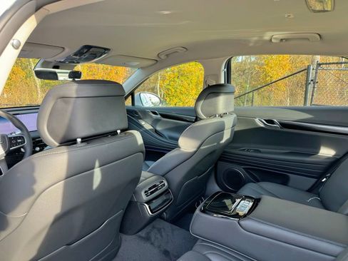 Used 2025 Genesis G80 2.5T image 21