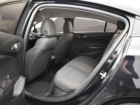 Used 2018 Chevrolet Cruze LS FWD image 15