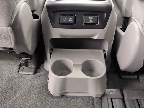 Used 2018 Toyota Sienna XLE w/ XLE Navigation Package FWD image 23