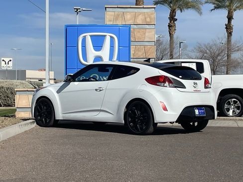 Used 2013 Hyundai Veloster w/ Style Pkg image 6