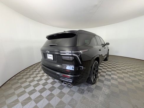 Used 2024 Chevrolet Traverse RS image 3