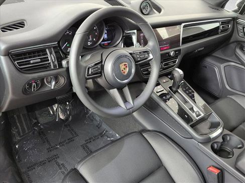 New 2026 Porsche Macan image 4