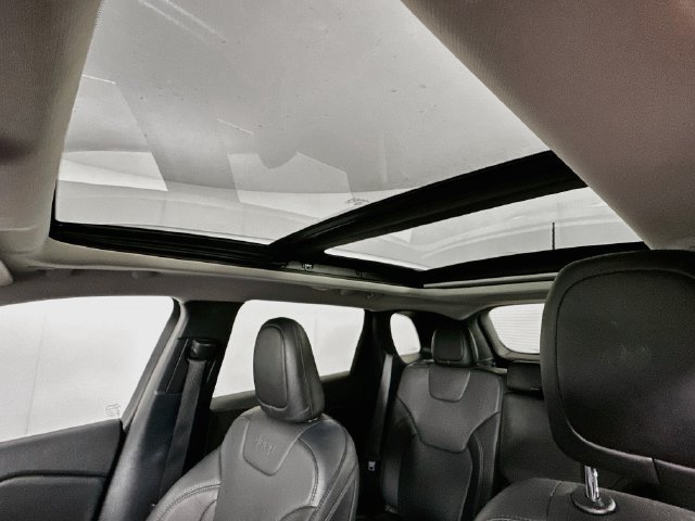 Used 2021 Jeep Cherokee Limited AWD/4WD image 4