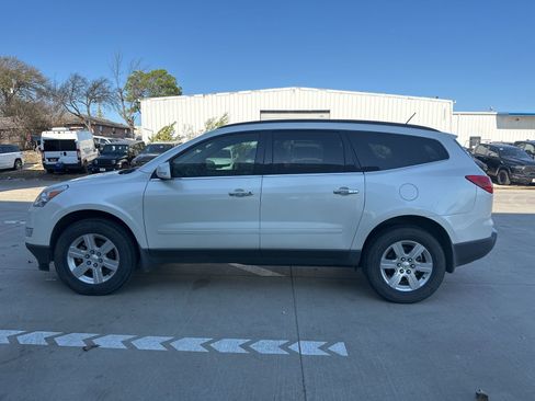Used 2012 Chevrolet Traverse LT image 2
