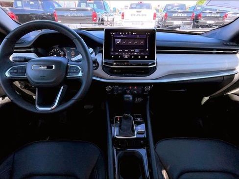 Used 2025 Jeep Compass Limited image 15