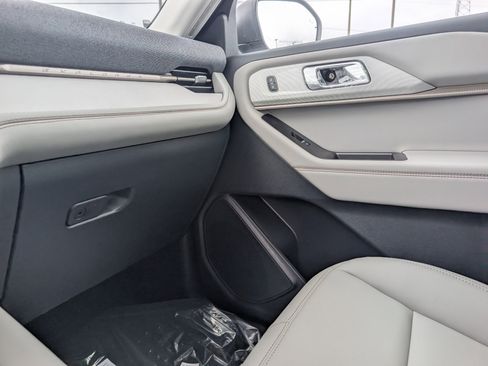 New 2026 Ford Explorer Active w/ Active Comfort Package image 31