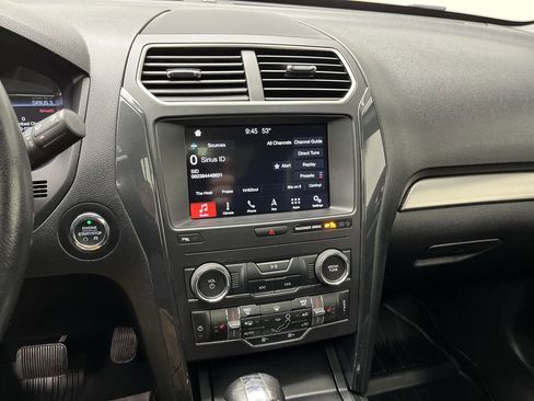 Used 2019 Ford Explorer XLT w/ Equipment Group 202A AWD/4WD image 20