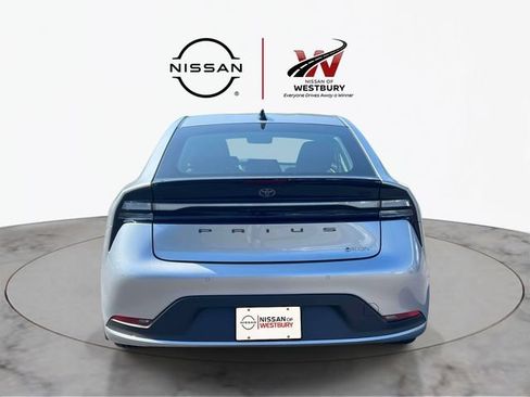 Used 2026 Toyota Prius Plug-In Hybrid FWD image 5