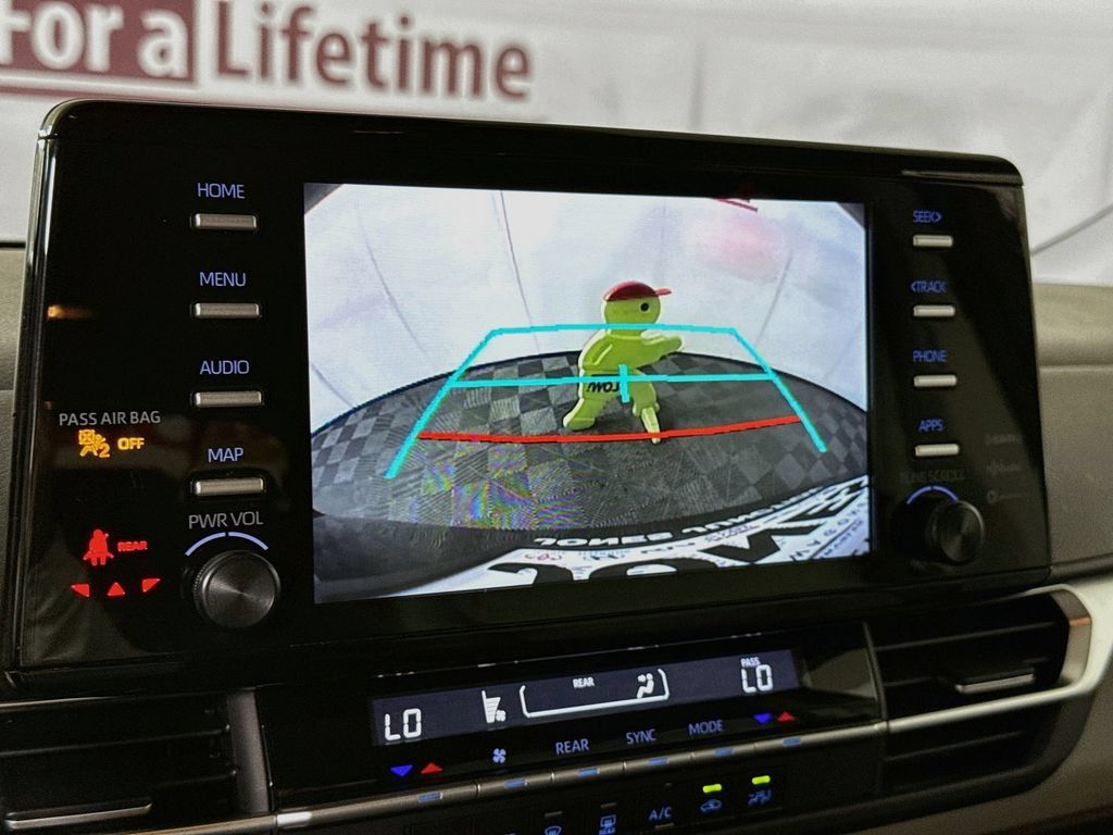 Certified 2024 Toyota Sienna LE FWD image 6