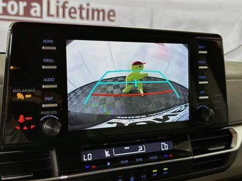 Certified 2024 Toyota Sienna LE FWD image 6