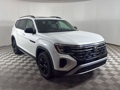 New 2026 Volkswagen Atlas Peak Edition AWD/4WD image 1