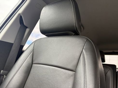 Used 2024 GMC Terrain SLT FWD image 17