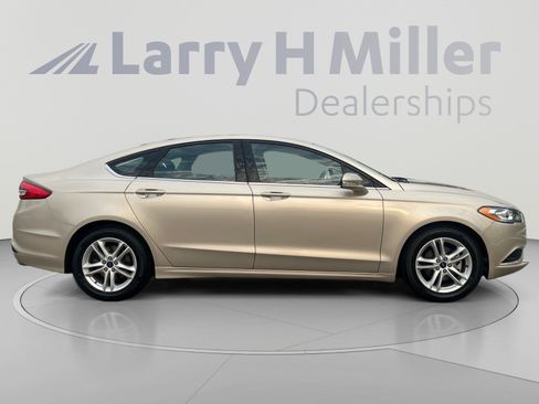 Used 2018 Ford Fusion SE FWD image 6