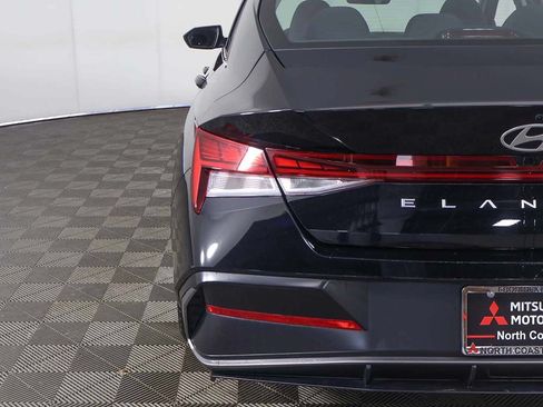 Used 2025 Hyundai Elantra SEL FWD image 15