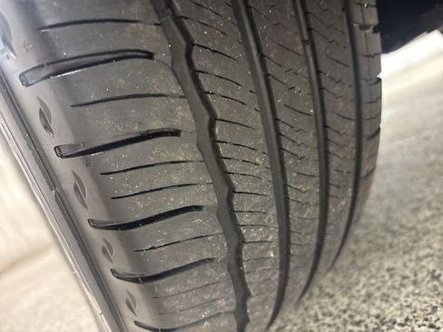 Used 2023 GMC Terrain SLT image 36