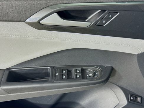 Used 2023 Volkswagen Taos SEL image 11