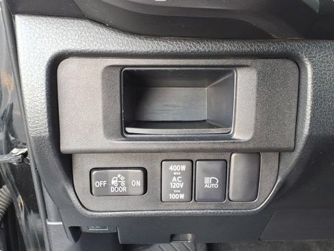 Used 2019 Toyota Tacoma TRD Off-Road w/ TRD Premium Off Road Package AWD/4WD image 7