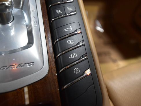 Used 2010 Porsche Panamera Turbo AWD/4WD image 38
