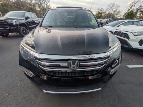 Used 2018 Honda Pilot Touring image 2