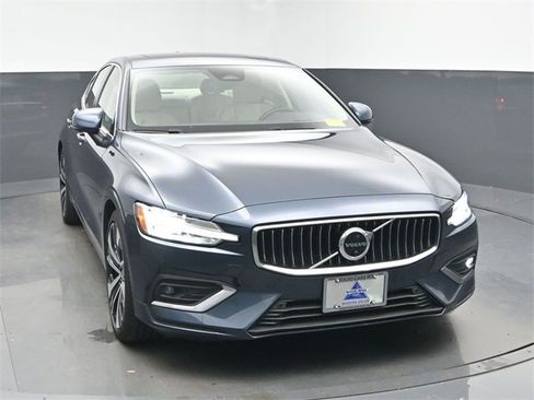 Used 2023 Volvo S60 B5 Ultimate w/ Climate Package image 2