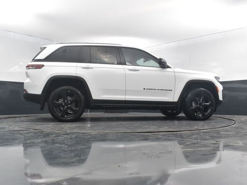 New 2025 Jeep Grand Cherokee Altitude image 46