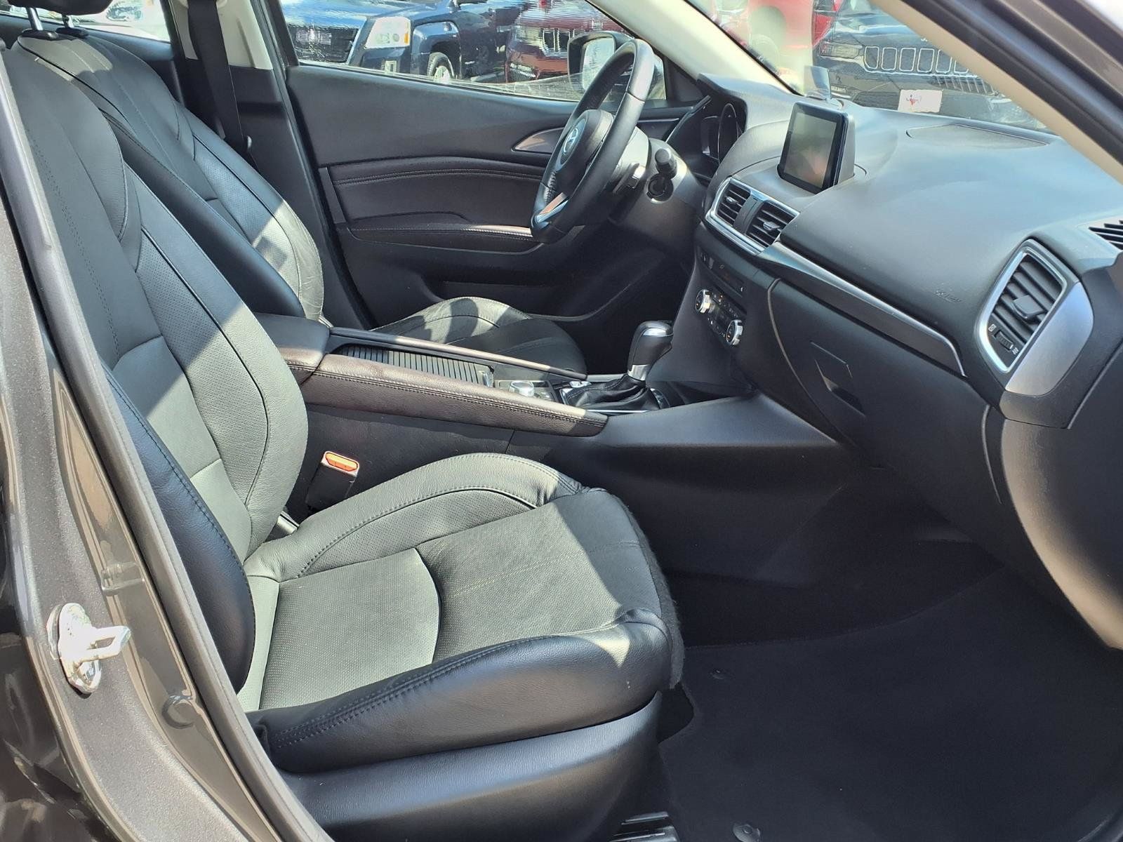 Used 2018 MAZDA MAZDA3 Grand Touring w/ Premium Equipment Package FWD image 19