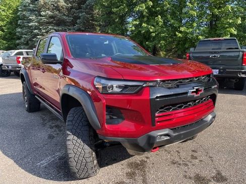 Used 2024 Chevrolet Colorado ZR2 w/ Technology Package AWD/4WD image 2