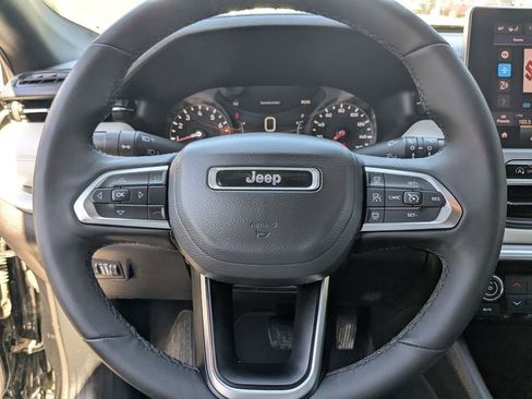 Used 2025 Jeep Compass Limited image 16