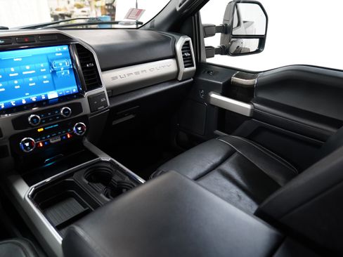 Used 2022 Ford F250 Lariat w/ Black Appearance Package image 19