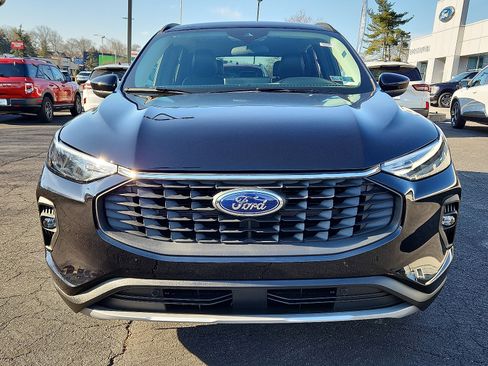 Used 2025 Ford Escape SE image 2