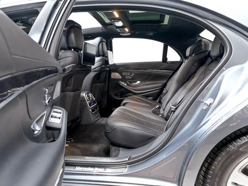 Used 2019 Mercedes-Benz S 560 4MATIC Sedan w/ Premium Package image 44