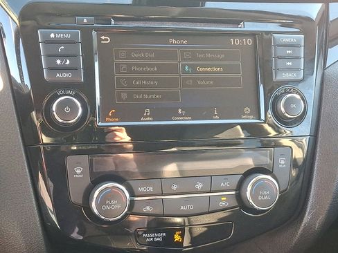 Used 2022 Nissan Rogue Sport SV w/ Technology Package image 17