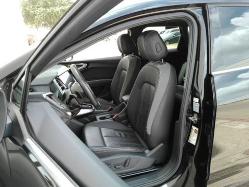 Used 2022 Audi Q4 e-tron Prestige AWD/4WD image 6