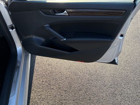 Used 2020 Volkswagen Passat 2.0T SEL image 15