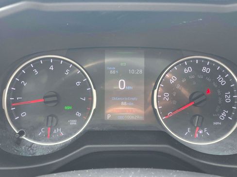 Used 2020 Toyota RAV4 XLE Premium FWD image 20