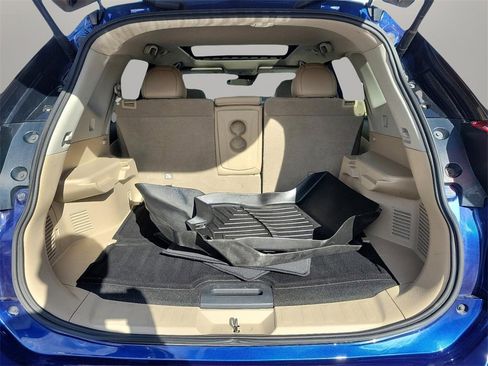Used 2018 Nissan Rogue SL w/ Premium Package image 24