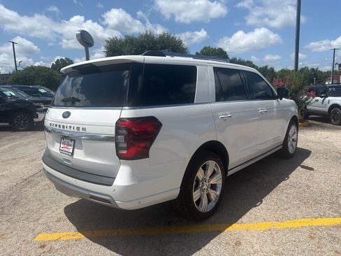Used 2024 Ford Expedition Platinum RWD image 5