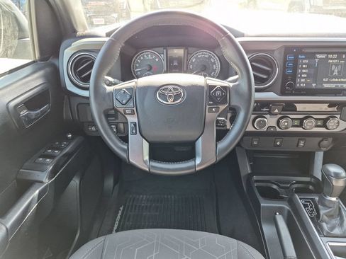 Used 2017 Toyota Tacoma TRD Sport w/ Tow Package (A/T) AWD/4WD image 32